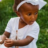 Naglavni okrasek pentlja - trak (bela)